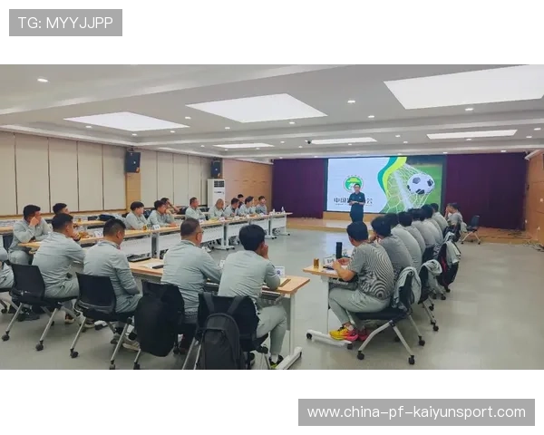 俱乐部加强青训教练培训提升业务水平（65 ）